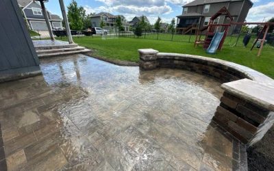 Pavers vs. Concrete: Why Kansas City Homeowners Are Choosing Pavers for Patios & Walkways